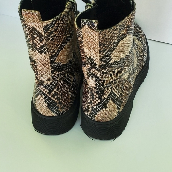 Xappeal Amara Snake Print Work Combat Boots Size 9 - Picture 3 of 8